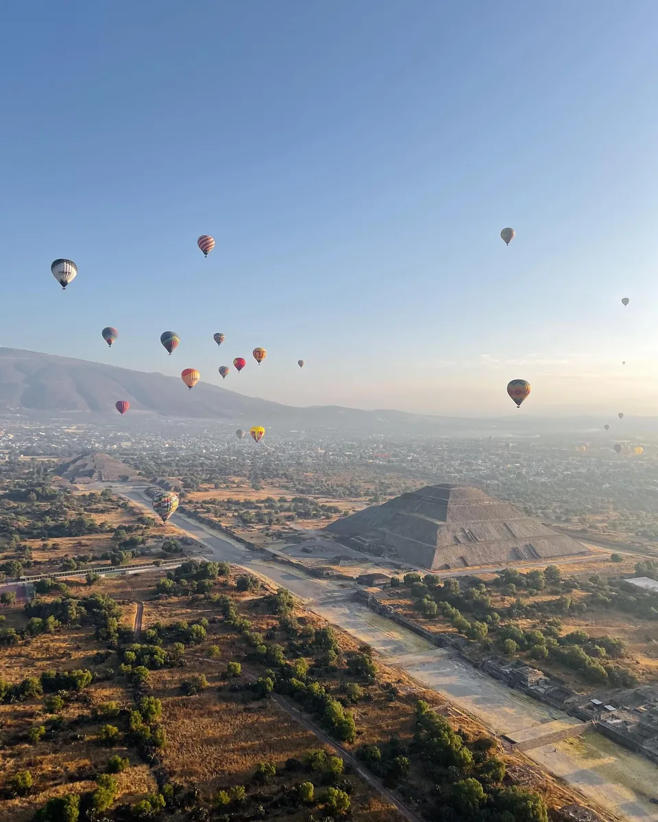 The pyramids and the Avenue of the Dead seen from the balloon basket